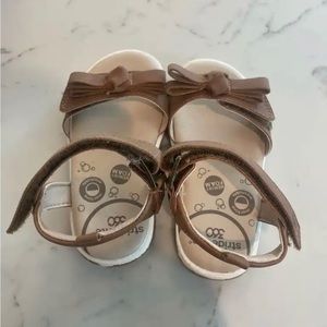 Baby/toddler stride rite sandals - size 6